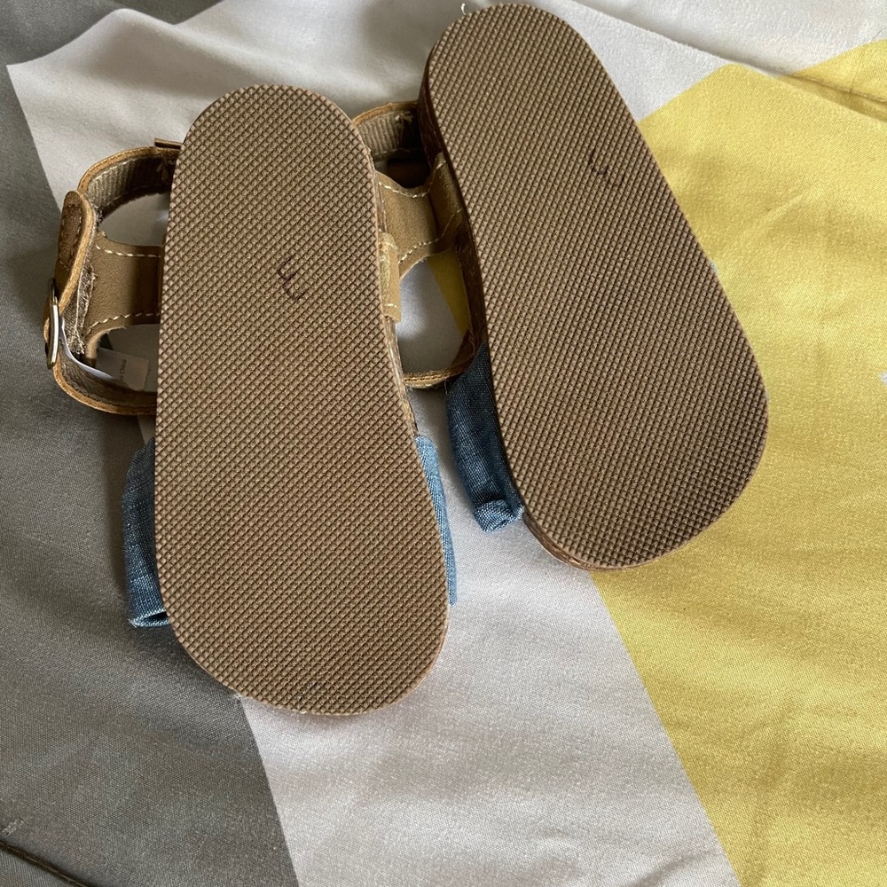 Carters baby girl sandals - Picture 2 of 3